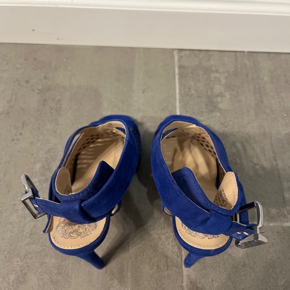 Vince Camuto blue suede heels - Picture 4 of 8
